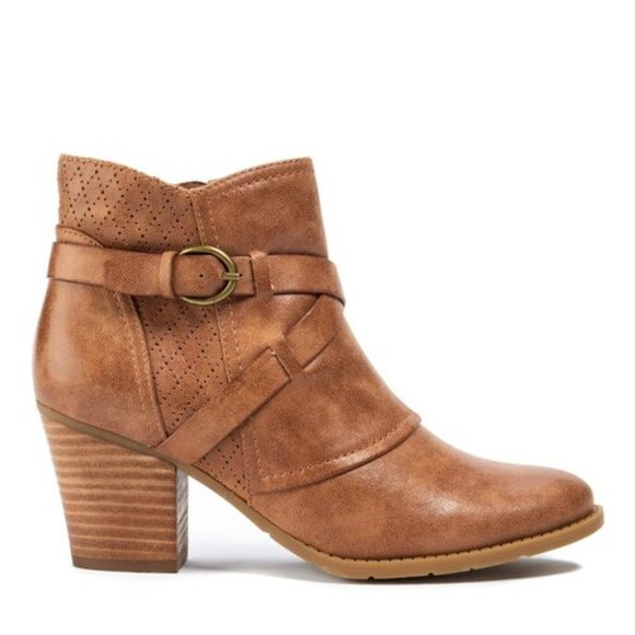 BareTraps Launa Women's Ankle Boot - Picture 3 of 7